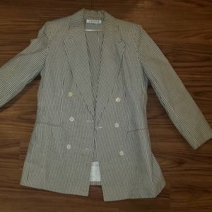 Woman's linen pants suit